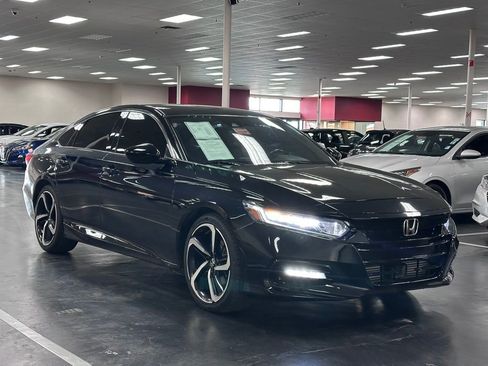 Used 2018 Honda Accord Sport image 9