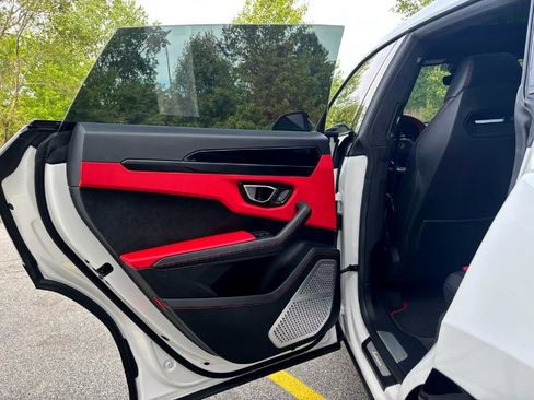 Used 2021 Lamborghini Urus image 22
