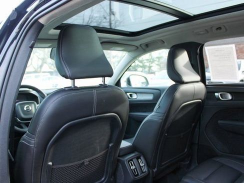 Used 2025 Volvo XC40 B5 Core image 35