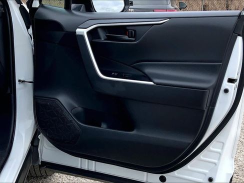 Used 2025 Toyota RAV4 LE image 20