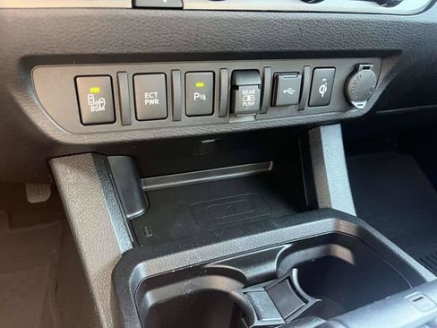 Used 2023 Toyota Tacoma TRD Off-Road w/ Advanced Technology Package AWD/4WD image 30