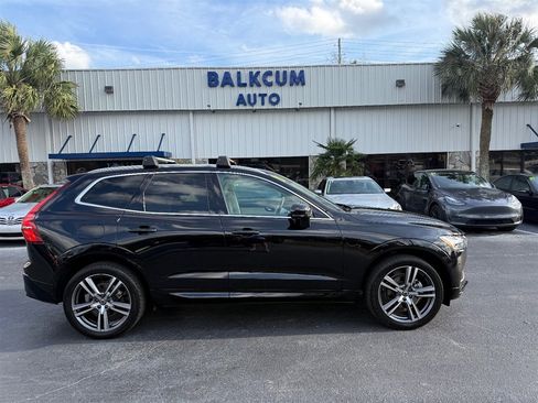 Used 2021 Volvo XC60 T5 Momentum w/ Advanced Package image 1