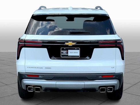 Used 2024 Chevrolet Traverse LT image 7