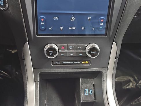 Used 2024 Ford Edge SEL image 22