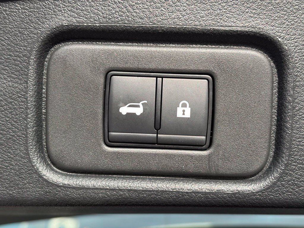 Used 2025 Nissan Pathfinder SV AWD/4WD image 11