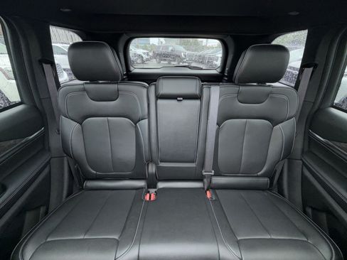 Used 2023 Jeep Grand Cherokee Overland AWD/4WD image 25