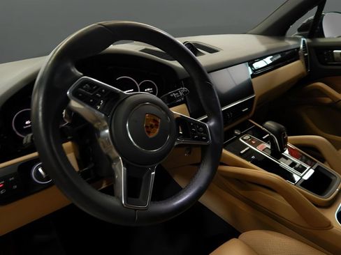 Used 2023 Porsche Cayenne AWD/4WD image 11