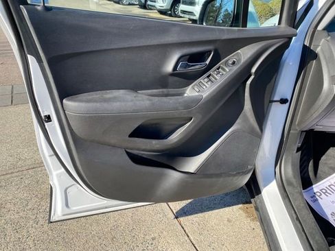 Used 2020 Chevrolet Trax LT image 19