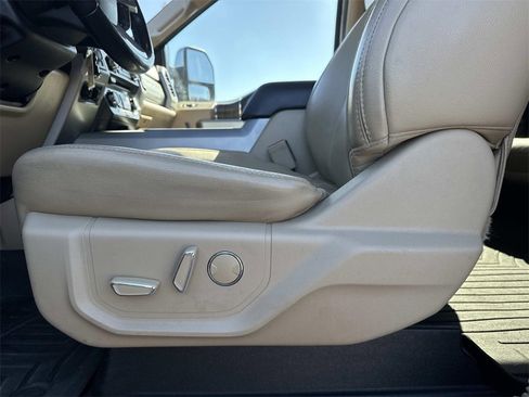 Used 2017 Ford F250 Lariat w/ Chrome Package image 35