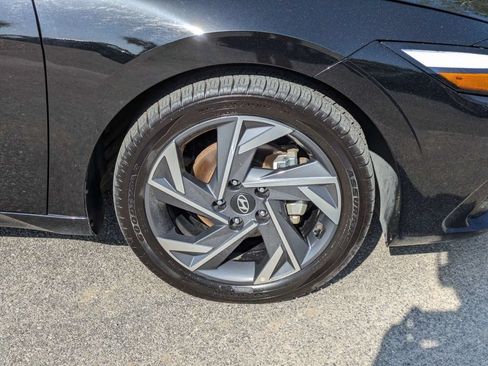 Used 2025 Hyundai Elantra SEL FWD image 11