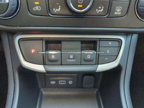 Used 2023 GMC Terrain SLT w/ Infotainment Package II image 12