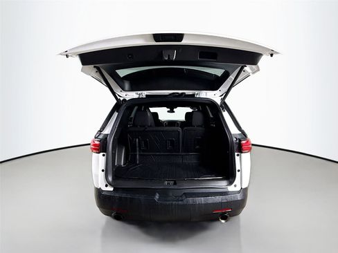 Used 2023 Chevrolet Traverse LT image 24