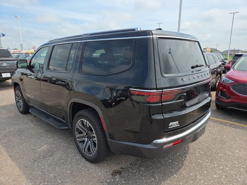 Used 2022 Jeep Wagoneer Series III w/ Flexible Seating Group AWD/4WD image 3