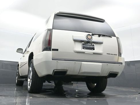 Used 2014 Cadillac Escalade ESV Premium image 20