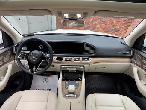 Used 2026 Mercedes-Benz GLS 450 4MATIC image 13