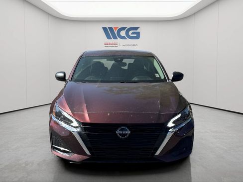 Used 2024 Nissan Altima 2.5 SV FWD image 2