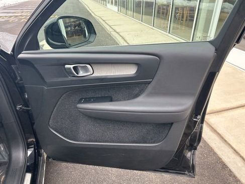 Certified 2025 Volvo XC40 B5 Core image 14