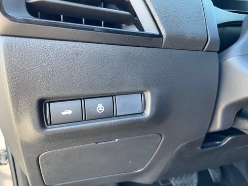 New 2026 Nissan Sentra SV w/ SV Convenience Package FWD image 17