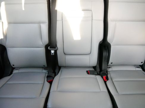 Used 2021 Ford Explorer XLT w/ Equipment Group 202A image 13