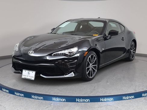 Used 2017 Toyota 86 RWD image 1