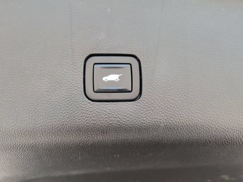 Used 2019 Chevrolet Traverse LT w/ LPO, Floor Liner Package AWD/4WD image 39