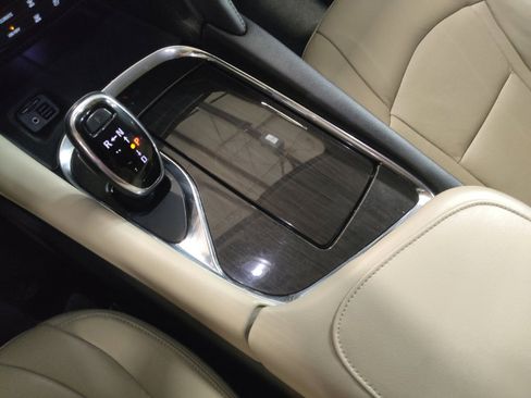 Used 2020 Buick Enclave Premium w/ Sun and Sites Package FWD image 26