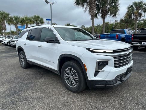 New 2025 Chevrolet Traverse LT w/ Driver Confidence Package AWD/4WD image 9