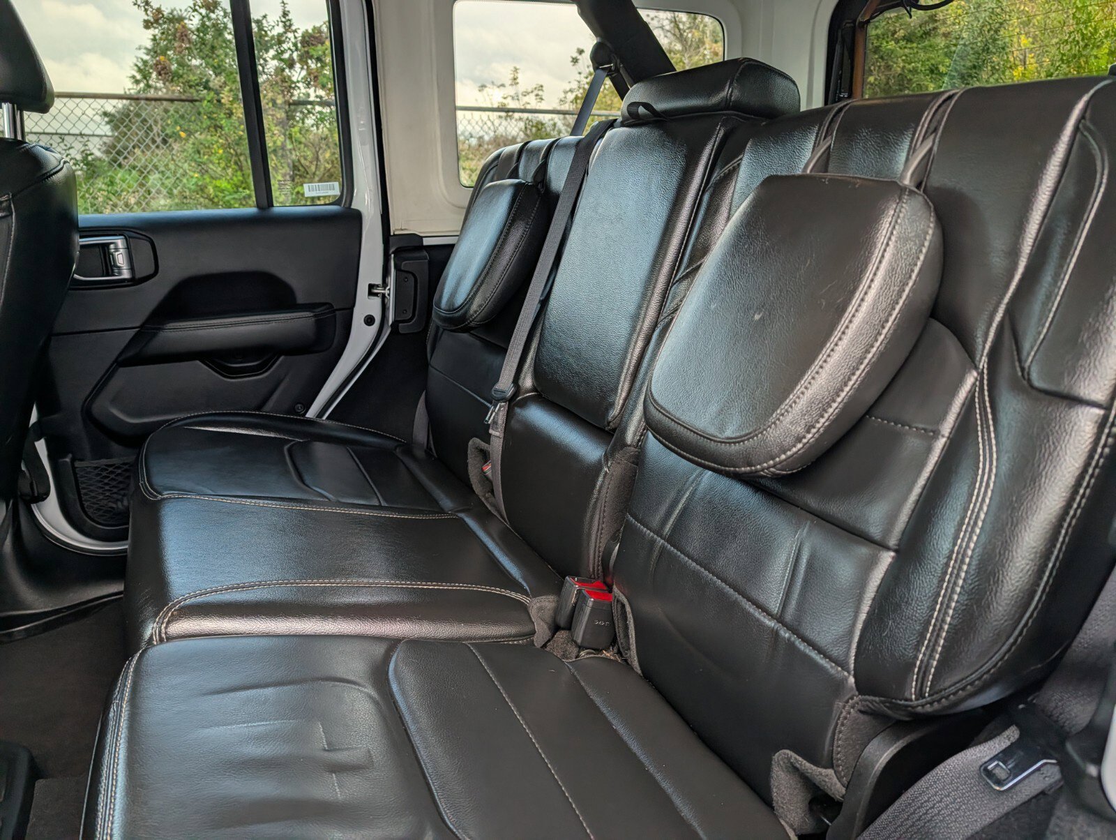 Used 2023 Jeep Wrangler Unlimited Sahara AWD/4WD image 22