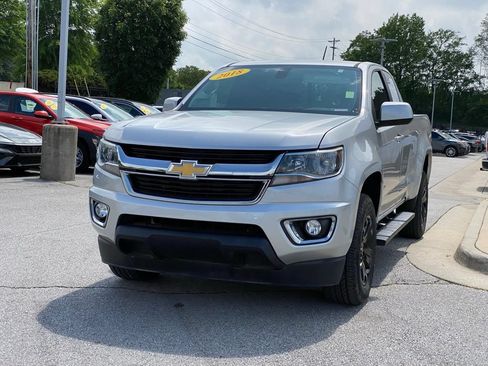 Used 2018 Chevrolet Colorado LT w/ LT Convenience Package RWD image 3