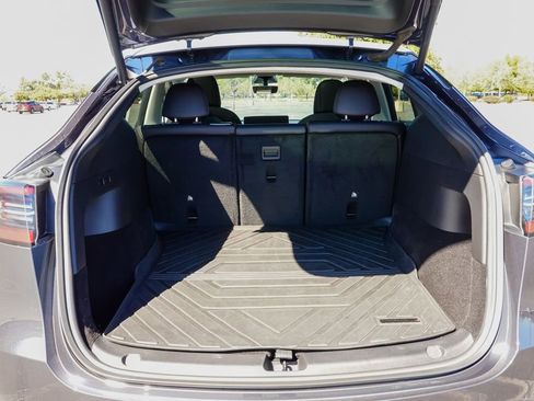 Used 2021 Tesla Model Y Long Range image 11