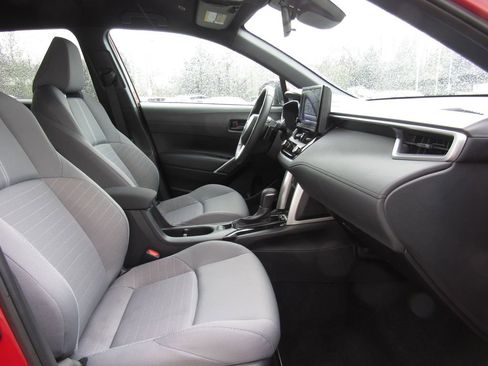 Used 2024 Toyota Corolla Cross SE image 17