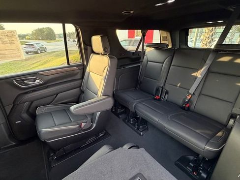 Used 2024 Chevrolet Suburban Premier image 27