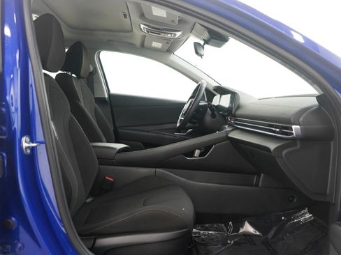 Used 2025 Hyundai Elantra SEL image 11
