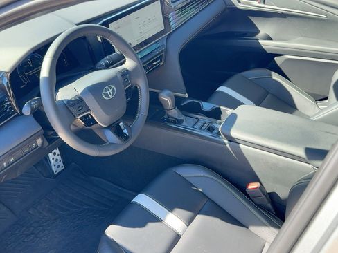 Used 2025 Toyota Camry SE image 4