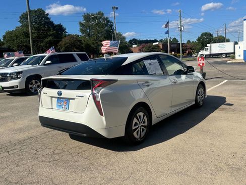 Used 2016 Toyota Prius Three Touring image 5