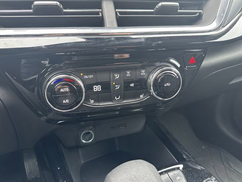 Used 2024 Chevrolet Trax ACTIV FWD image 28