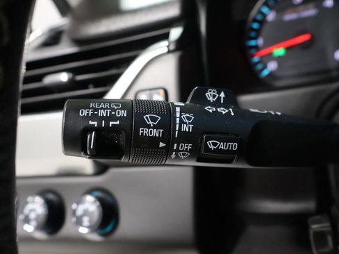 Used 2018 Chevrolet Suburban LT image 38