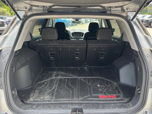 Used 2023 GMC Terrain SLE w/ Driver Convenience Package FWD image 13