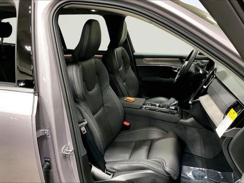 New 2026 Volvo XC90 B6 Ultra w/ Protection Package image 12