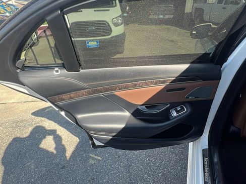 Used 2015 Mercedes-Benz S 550 Sedan image 17