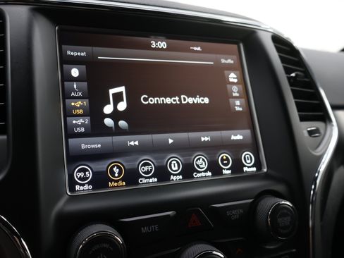 Used 2018 Jeep Grand Cherokee Altitude AWD/4WD image 49