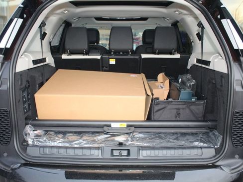New 2026 Land Rover Discovery Limited Edition AWD/4WD image 28