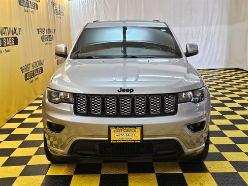 Used 2018 Jeep Grand Cherokee Altitude image 8