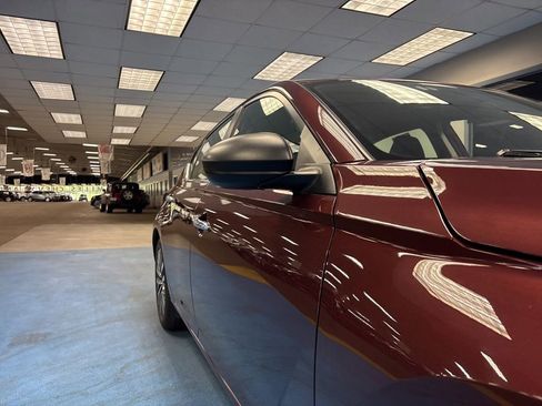 Used 2024 Nissan Altima 2.5 SV FWD image 4