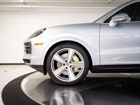 New 2026 Porsche Cayenne E-Hybrid AWD/4WD image 11