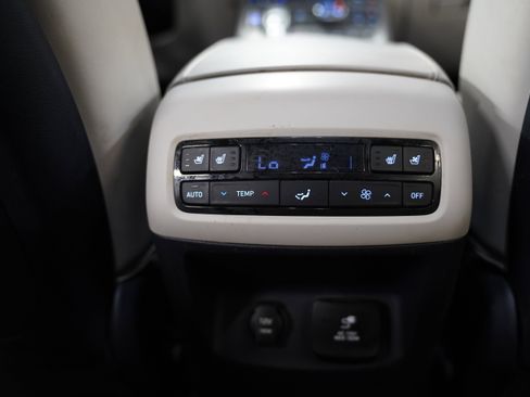 Used 2022 Hyundai Palisade Limited AWD/4WD image 6