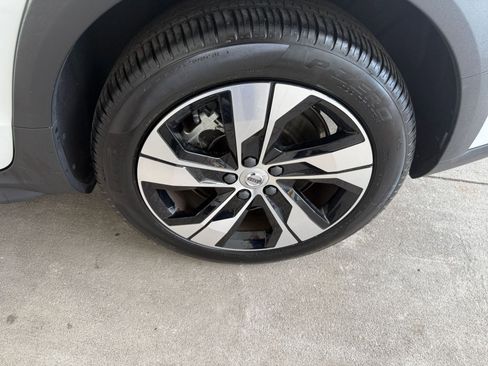 Used 2025 Volvo V60 B5 Cross Country Plus image 30