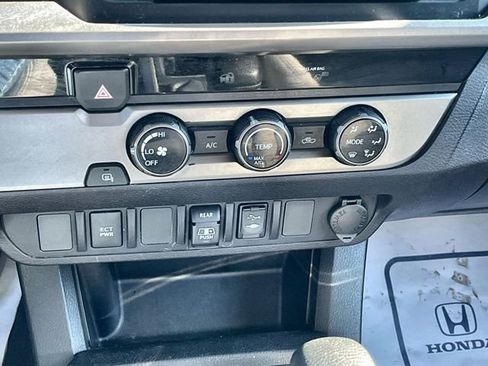 Used 2018 Toyota Tacoma SR5 image 18