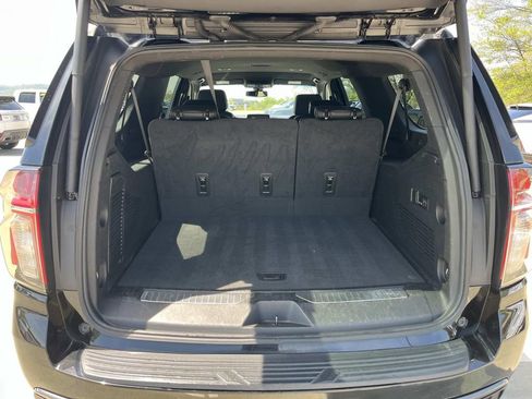 Used 2022 Chevrolet Suburban RST w/ Luxury Package image 12