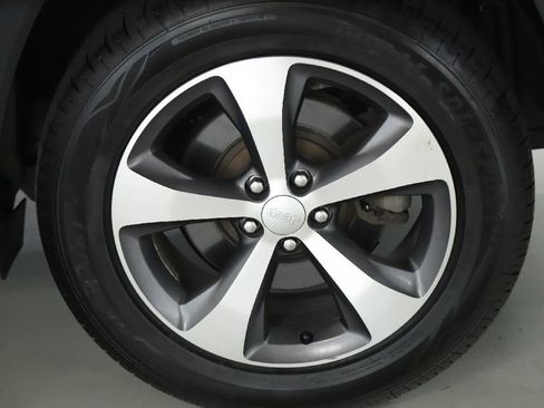 Used 2020 Jeep Cherokee Limited AWD/4WD image 40